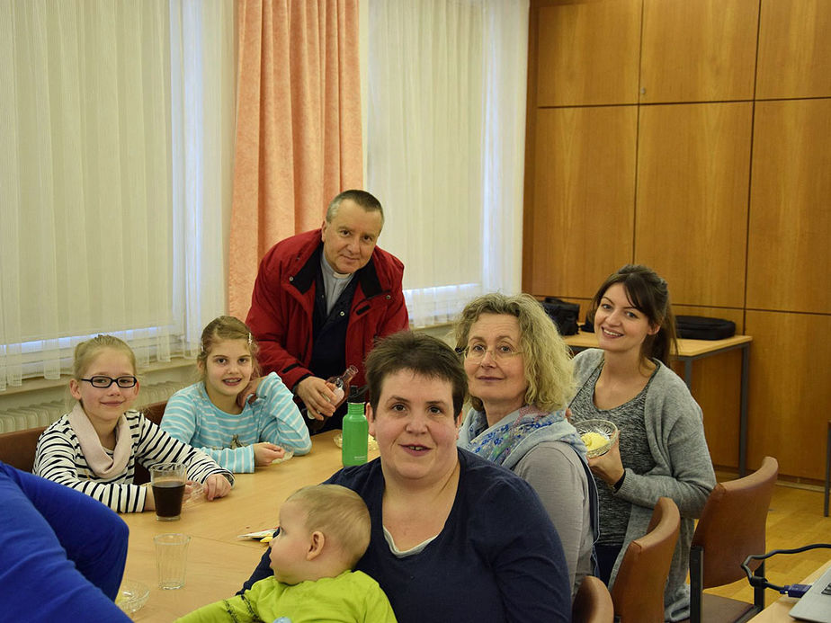 Gemeinde dankt den Sternsingern mit einem Pizzabacken 